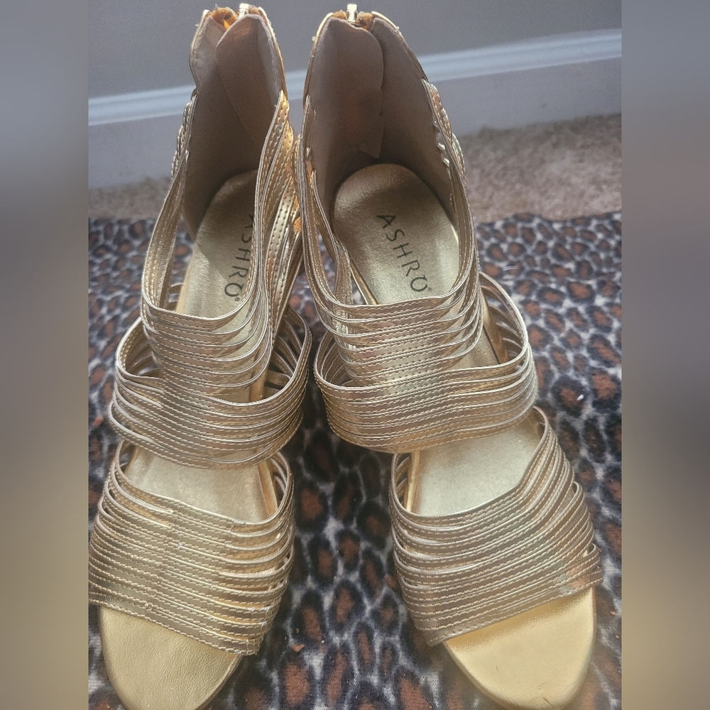 Ashro Gold Elegant Heels with Strappy Design